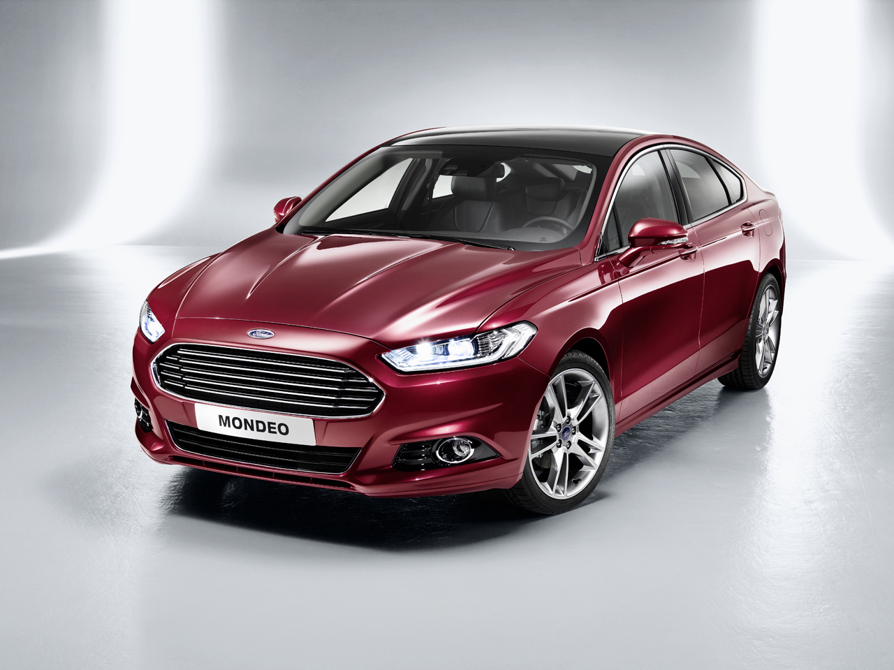 Новые Ford Mondeo и Focus появятся в России в 2015 году