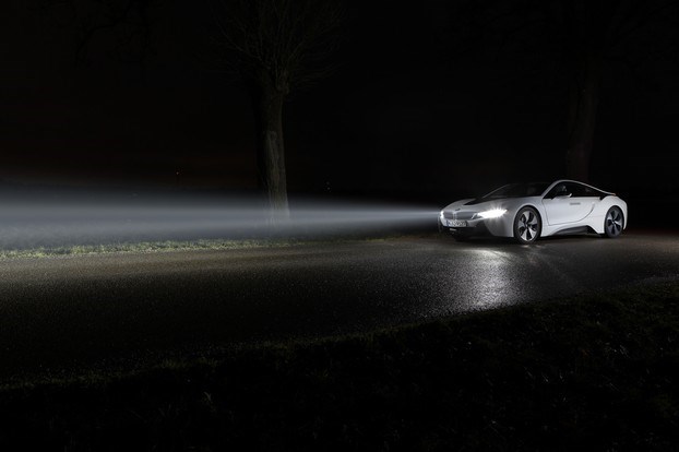 BMW будет использовать органические светодиоды